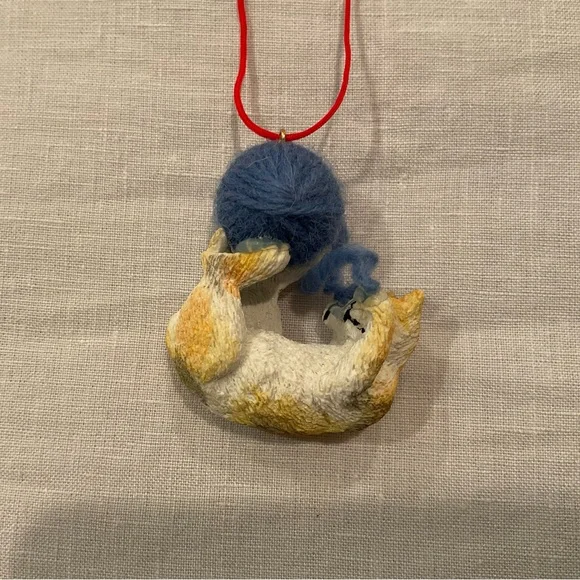 Duo of Vintage Cat Ornaments Playing with Balls of Yarn in EVC - Picture 9 of 13